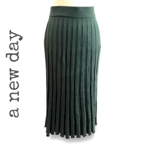 A NEW DAY Forest Green pleated knit Maxi Skirt SZ M - Picture 9 of 9